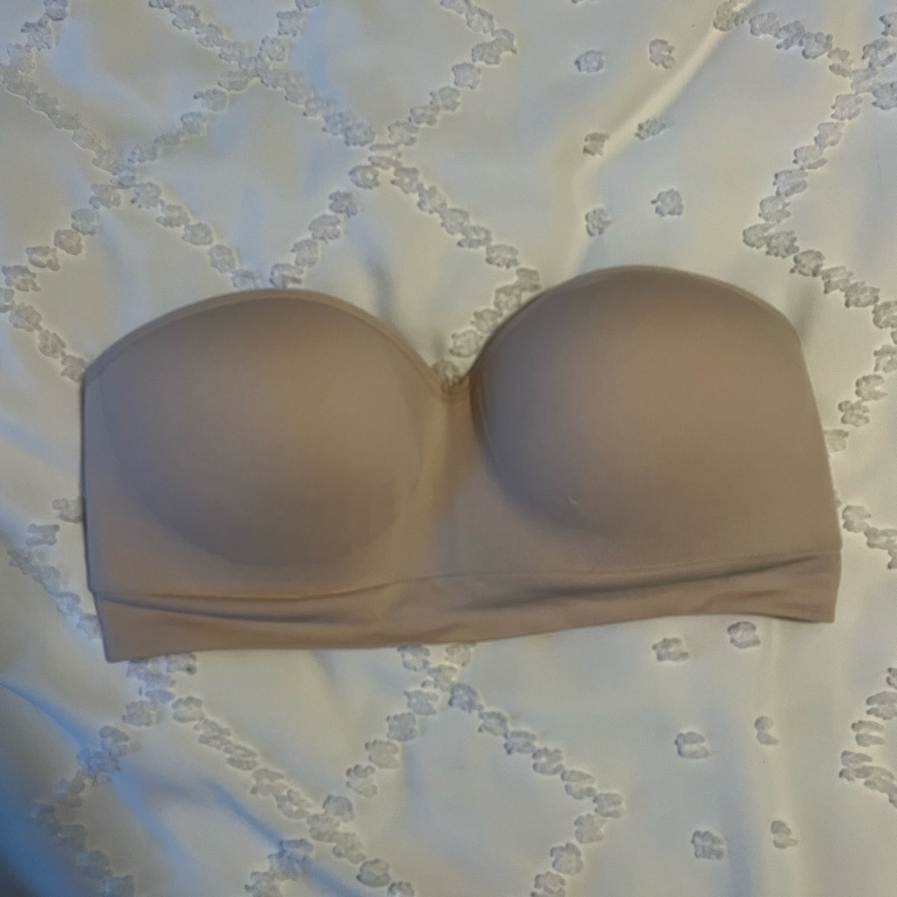 Woman’s strapless bra